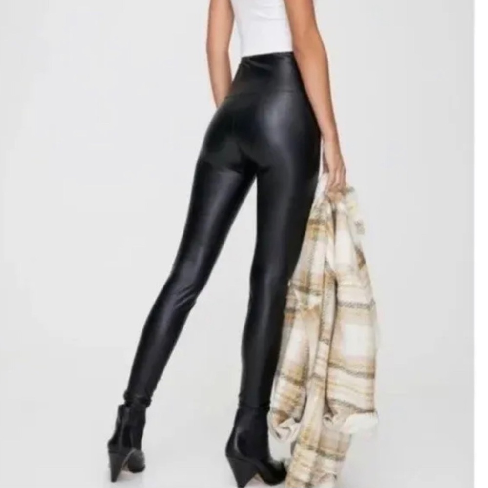ARITZIA WILFRED FREE VEGAN LEATHER HIGH RISE LEGGINGS Size Medium